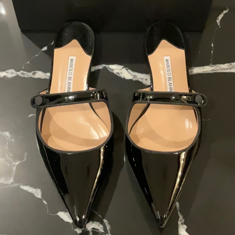 Manolo Blahnik black patent leather Mary Jane EXCELLENT CONDITION Runs Small